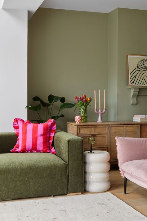 Green Accent Colors Living Room, Different Shades Of Green Living Room, Sage Green Lounge Room, Light Green House Interior, Green Sofa Pink Rug, Elegant Green Living Room, Pops Of Pink Living Room, Pink Green Living Room Ideas, Green Accent Living Room Ideas