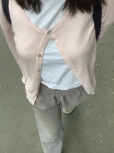 #ootd #pink #cardigan #grey #sweatpants #casual #comfy #basicoutfit Grey Sweatpants, Pink Cardigan, Basic Outfits, Outfit Ideas, Sweatpants, Ootd, Grey, Pink, Quick Saves