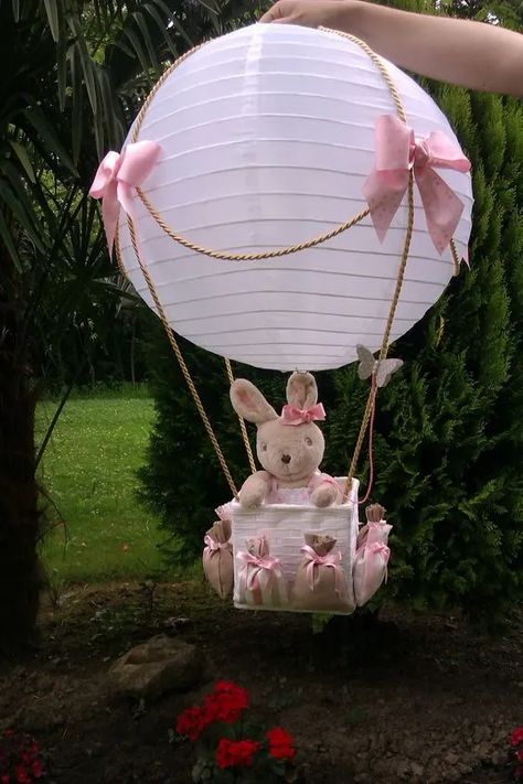 13+ Wonderful Hot air balloon baby shower ideas - Planning baby shower Theme Bapteme, Mesas Para Baby Shower, Hot Air Balloon Decorations, Idee Babyshower, Bunny Birthday, Shower Centerpieces, Paper Lantern, Baby Diy, Baby Shower Centerpieces