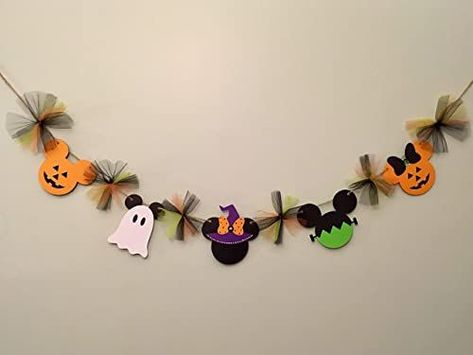 Disney Halloween Crafts, Disney Halloween Decorations, Disney Halloween Parties, Mickey Halloween Party, Deco Disney, Halloween Decorations For Kids, Minnie Mouse Halloween, Carte Halloween, Mickey Mouse Halloween