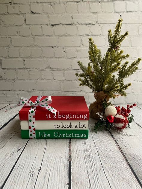 Wood Decor Christmas, Christmas Wood Decor, Wood Block Crafts, Book Christmas, Wood Book, Wooden Books, Book Stack, Christmas Wood Crafts, Christmas Book