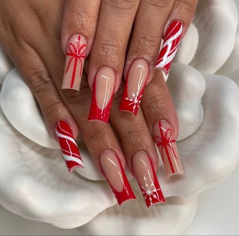 Coffin Acrylic Nails Holiday, Xmas Nails Medium Length, Medium Nails Acrylic Christmas, Red Nail Set Christmas, Red Christmas Nail Designs Short, Red Winter Acrylic Nails, Red Christmas Nails Short Square, Winter Christmas Nails Acrylic Red, Red Christmas Nail Set