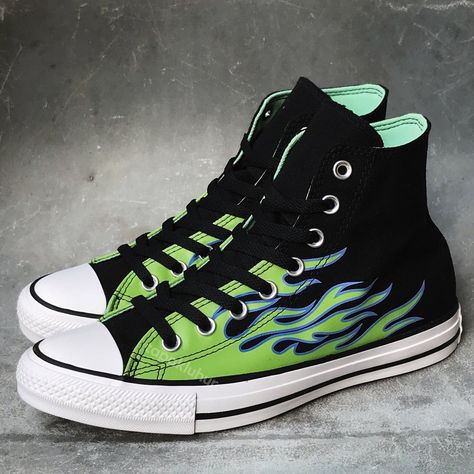 Diy Painted Converse High Tops, Black Shoes Painting Ideas, Painting Ideas On Converse, Converse Shoes Painting, Shoe Painting Ideas Converse, Converse Custom Art, Shoes Painting Ideas Converse, Custom Converse Ideas, Painted High Tops