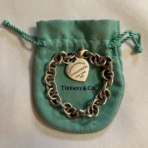 Authentic Please Return To Tiffany & Co. Sterling Blue Enamel Heart Tag Link Bracelet 7." - In Wonderful Estate Condition. See Our Photos For Details. This Beautiful One Is Retired And Hard To Find! Heart Tag Measures Approx. 1" Long & 13/16" Wide. Tiffany And Co Bracelet Stack, Tiffany Heart Bracelet, Return To Tiffany Bracelet, Collage Items, Return To Tiffany Necklace, Tiffany Bracelet, Tiffany Co Rings, Girly Bracelets, Tiffany And Co Bracelet