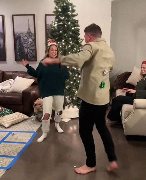 Family Christmas Olympics, Funny Family Party Games, Games To Play At Family Christmas Party, Christmas Party Family Ideas, Christmas Family Games Ideas Activities, Active Christmas Games For Adults, Christmas Dares Game, Christmas Kickback Ideas, Small Family Christmas Games