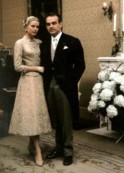 10 iconic wedding dresses that still inspire 43 Klasik Hollywood, Grace Kelly Wedding, Helen Rose, Grace Kelly Style, Mode Retro, Princesa Carolina, Princess Grace Kelly, Prince Rainier, Monaco Royal Family