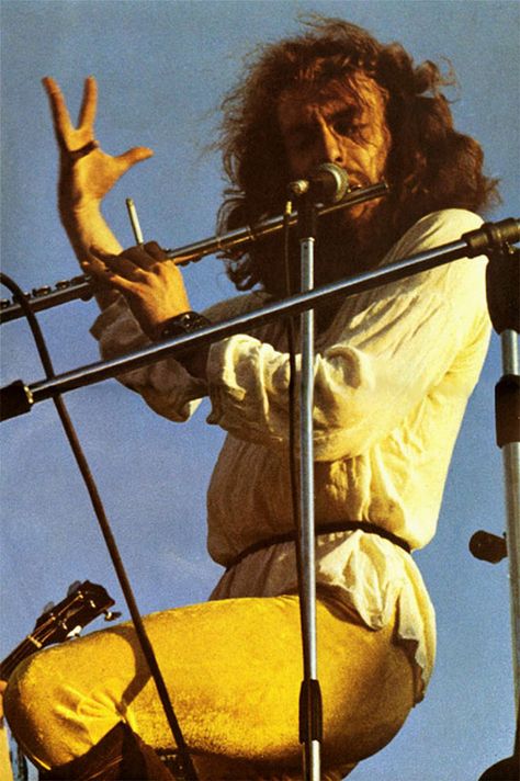 Ian Anderson - Jethro Tull Ian Anderson Jethro Tull, Ian Anderson, Rock Singer, Charlie Daniels, Jethro Tull, Rock Artists, Live Rock, 70s Music, Architecture Tattoo