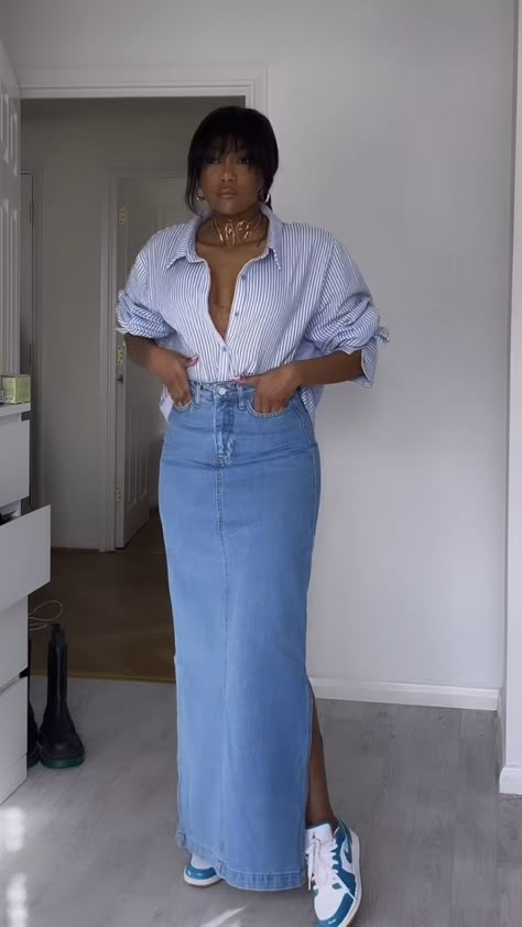 Long Blue Jean Skirt Outfits Black Women, Long Denim Skirt Work Outfit, Long Denim Skirts For Women, Denim Maxi Skirt Outfit Spring, Button Front Denim Skirt Outfit, Modest Fashion For Curvy Women, Jean Skirts Outfit Black Women, Demin Skirt Outfits Black Women, Long Denim Skirt Outfit Black Women