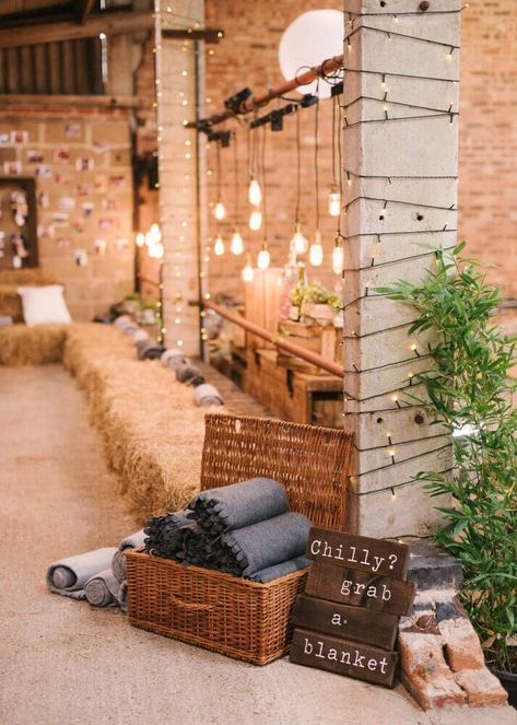 25 Creative DIY Wedding Ideas https://www.southerncrushathome.com/25-diy-wedding-projects/ Winter Wedding Trends, Rustic Barn Wedding Decorations, Colorful Wedding Flowers, Barn Wedding Decorations, Rustic Wedding Diy, Hay Bales, Rustic Barn Wedding, Barn Wedding Venue, Rustic Barn