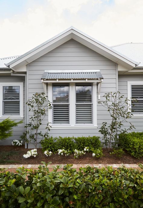 Queenslander House Exterior Paint Colours, Grey And White Weatherboard House, Exterior Weatherboard House, Exterior House Colors Weatherboard, Hamptons Style Front Porch, Weatherboard Cottage Exterior, White Timber House Exterior, Weatherboard House Colours, Blue Weatherboard House