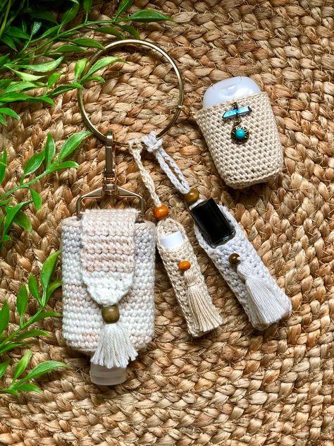 Boho Sanitizer Sling — Day's Crochet & Knit Diy Crochet Keychain Ideas, Boho Crochet Ideas, Boho Crochet Projects, Useful Crochet Gifts, Crochet Accessories Ideas, Crochet Bag Accessories, Crochet Business Ideas, Crochet Wallet, Sac Louis Vuitton