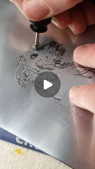 Diana Parkhouse - Paper Artist Person on Instagram: "This is a demonstration that for intaglio etching you don't need a press. You don't need a washing mangle. You don't need a cold press laminator.  You don't need an x cut express.  You don't need new sheet metals. You don't need chemicals. You don't need drypoint perspex.You don't need etching paper to print on. You can use some or all those things, yes! But you could also use an aluminium drink can, an old craft knife blade (though I do love my little electric engraver as seen in the video), a castor wheel off a chair and some cheap watercolour paper. In the video I share my image transfer method. You don't even need to do that. You can scratch your design directly onto the can with as much or as little sketch prep as you like, though r Printing On Metal, Tetra Pak Etching, Metal Etching Art, Metal Engraving Designs, Drink Can Crafts, Metal Crafts Ideas, Easy Printmaking Ideas, Metal Engraving Ideas, Aluminium Crafts