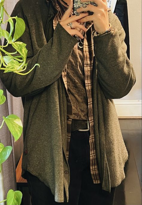 Men Fairy Grunge, Moss Core Outfit, Werewolf Core Outfits, Earthy Grunge Outfits Men, Earth Tone Men Outfit, Goblincore Fashion Male, Salsa Aesthetic, Grunge Boy Style, Forestcore Outfit