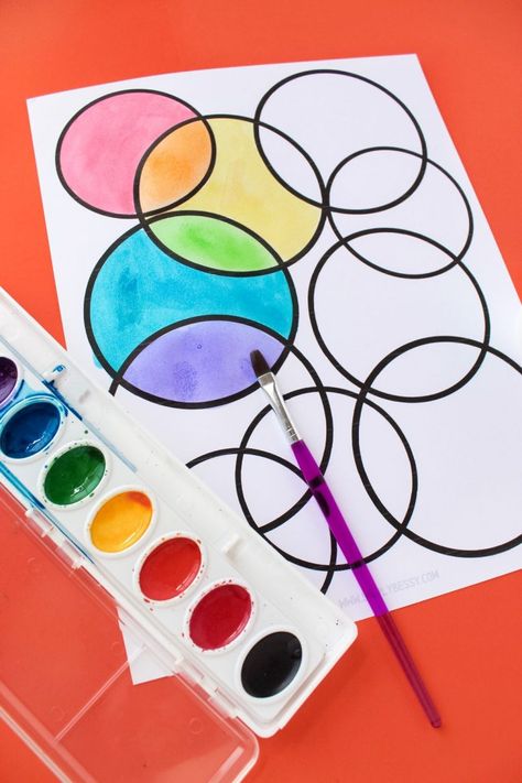 Rainbow Circle Watercolor Art | Simply Bessy | Kids Crafts Art Binder Ideas, Rainbow Art Projects For Kindergarten, Color Art Projects For Preschool, Color Art Projects Elementary, Watercolor Art Lessons Elementary, Color Art Lessons Elementary, Art For Elementary Kids, Kids Art Class Ideas, Circle Watercolor Art