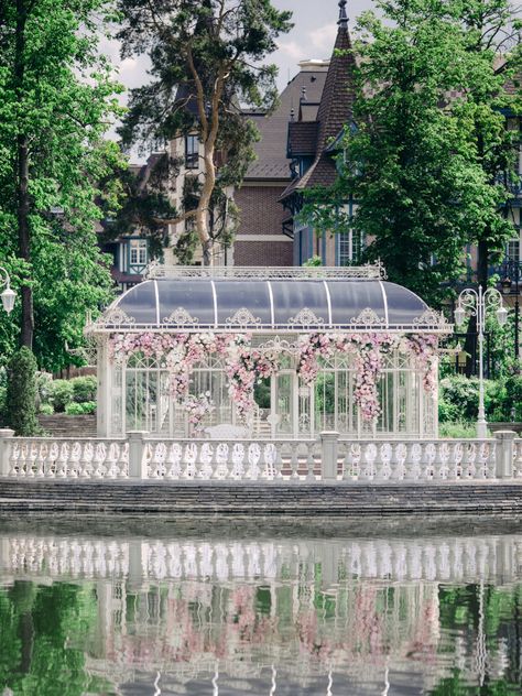 Romantic Gazebo, Garden Pavillion, Garden Mum, Front Porch Design, French Garden, Porch Design, Glass House, Abandoned Places, Victorian Homes