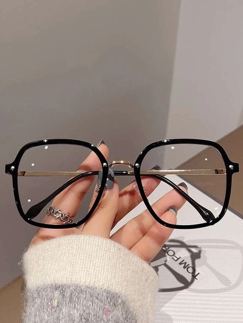 Glasses Women Fashion Eyeglasses, Fashionable Eyeglasses, Cute Glasses Frames, Classy Glasses, Glasses Frames Trendy, Glasses Inspiration, Fancy Glasses, Glasses Trends, Womens Glasses Frames