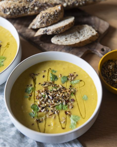 Carrot, Fennel & Ginger Soup with Crunchy Dukkah Topping – A Pinch of Saffron Carrot And Fennel Soup, Soup Pan, Fennel Soup, Lemon Soup, Ginger Soup, Winter Soup, Nigella Seeds, Carrots And Potatoes, Winter Soups