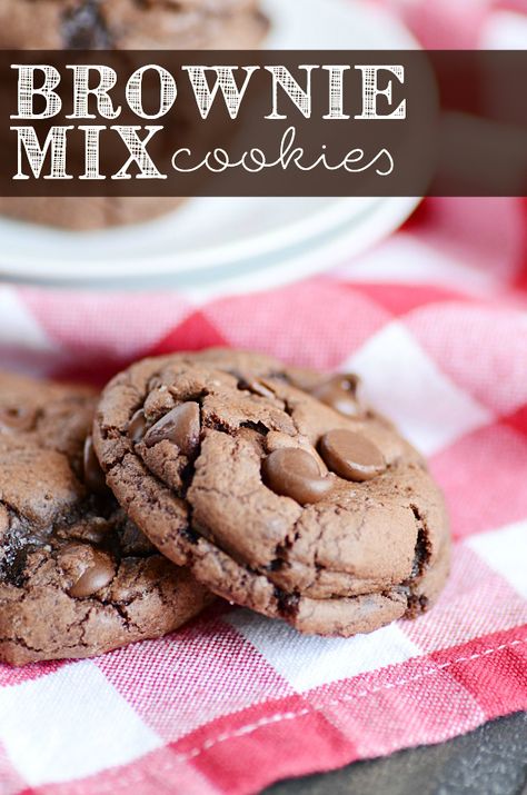 Fudgy delicious Brownie Mix Cookies Brownie Mix Cookies, Cookie Brownie Recipe, Easy Christmas Cookie Recipes, Dessert Simple, Cookies Easy, Delicious Brownies, Christmas Cookies Easy, Cake Mix Recipes, Cake Mix Cookies