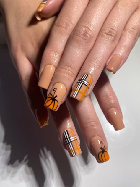 Cute Pumpkin Acrylic Nails, Autumn Nails With Pumpkins, Poly Gel Nails Design Fall, Fall Nail Designs Autumn French Tip, Square Pumpkin Nails, Pumpkin Plaid Nails, Medium Square Nails Fall, Simplistic Nail Ideas, Fall Short Nail Designs Autumn