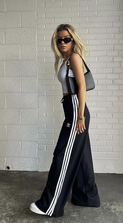 Adidas Button Down Pants Outfit, Track Suit Pants Outfits, Adidas Oversized Pants, Feminine Sporty Outfits, Black Adidas Pants Outfits, Adidas Pants Outfit Fashion, Track Pants Outfits, Track Pants Outfit Women, Walk Outfits