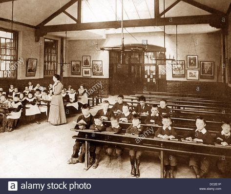 Victorian School Building, Victorian Classroom, Sims 4 Decades Challenge, Lecture Theatre, Victorian England, Victorian Times, History Facts Interesting, Spring Awakening, Victorian Period