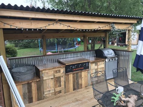 Kitchen Ideas Outdoor, Bbq Shed, Rustic Outdoor Kitchens, Outdoor Grill Station, Outdoor Kitchen Bars, Outdoor Kitchen Plans, Build Outdoor Kitchen, Outdoor Bbq Kitchen, Outdoor Kitchen Ideas