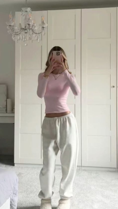 Winter Outfit Skirt, Sweatpants Aesthetic, Outfits Preppy, Outfit Inspo Casual, Cute Lazy Day Outfits, Trendy Outfits For Teens, Day Outfits, Lazy Day Outfits, Cute Preppy Outfits