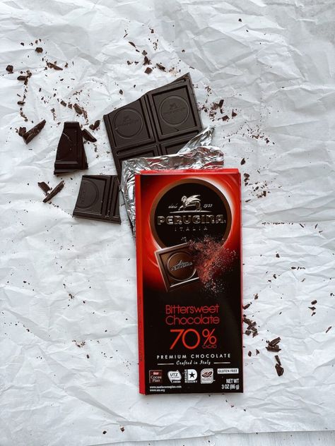 I Tried 6 Grocery Store Dark Chocolate Bars—This Is the One I’ll Keep in My Candy Drawer Dark Chocolate Brands, Lindt Chocolate Truffles, Chocolate Bar Brands, Dark Chocolate Candy, Chocolate Crafts, Vodka Lemonade, Lindt Chocolate, Ginger Molasses Cookies, Cooking Chocolate