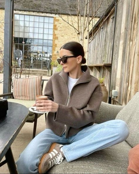 Caroline Core, Mantel Outfit, Mode Adidas, Look Adidas, Outfit 2022, Uni Outfits, Elegante Casual, Looks Street Style, Ținută Casual