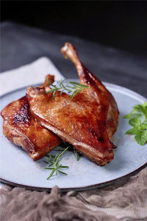 Duck Asian Recipe, Fancy Chinese Food, Duck Legs Recipe Easy, Roasted Duck Legs Recipe, Duck Wings Recipe, Chinese Duck Recipe, Duck Legs Recipe, Duck Leg Recipes, Chinese Roast Duck