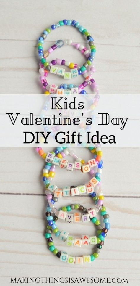 Kids Bead Bracelet, Valentines Bracelets, Personalised Gifts Diy, Making Bracelets With Beads, Friendship Bracelets With Beads, Valentine's Day Crafts For Kids, Kids Bracelets, Valentine Tags, Beaded Bracelets Diy