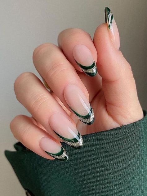 Green and silver French tips January Nail Colors, Ongles Beiges, Silver Nail Designs, Emerald Nails, Dark Green Nails, Green Acrylic Nails, Holiday Nail Designs, Latest Nail Trends, Green Nail Designs