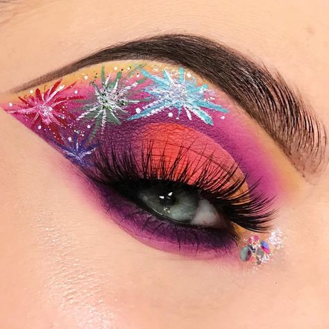 🌸☠️Autumn Harris☠️🌸 (@muaautumn) • Instagram photos and videos New Year Eyeshadow Looks, 4th Of July Makeup, Eyeshadow Designs, New Year's Makeup, Holiday Makeup Looks, Work Makeup, Eye Makeup Pictures, Dramatic Eyes, Eye Makeup Designs