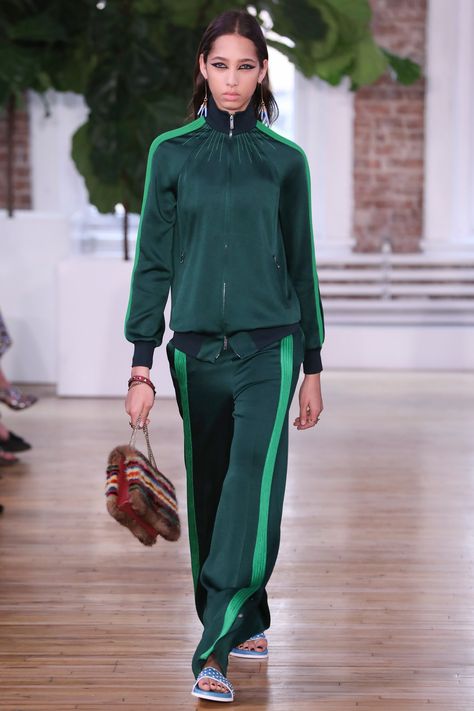 Valentino, Look #17 Valentino Resort, Sport Chic, Sporty Chic, Fashion 2018, Primavera Estate, Sport Fashion, Look Fashion, Runway Fashion, Sport Outfits