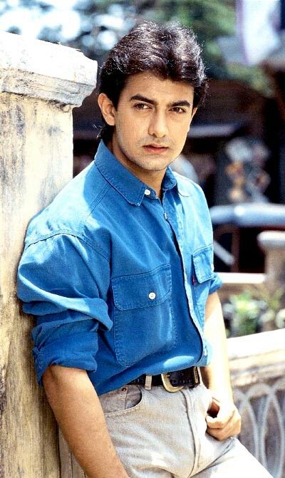 HE WAS SO CUTEEEEE A Amir Khan Actor, Amir Khan 90s, Aamir Khan 90s, Dangal Movie, Amir Khan, Vijay Actor, Bollywood Pictures, Retro Bollywood, Bollywood Cinema