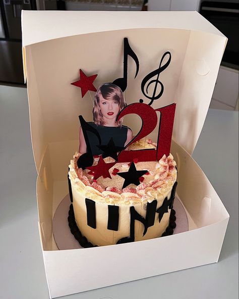 Taylor Swift Red Cake, Fashion Ig Story, Birthday Photo Dump, Taylor Swift Birthday Cake, Red Birthday Cake, 22 Cake, Bolo Taylor Swift, 21st Cakes, Instagram Post Inspiration