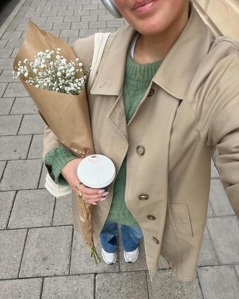 OLIVIA LODENIUS BJÖRK | 7 trench fits for spring💞💞 save for inspo!🫶🏼 | Instagram Fits For Spring, Inspo Instagram, York London, Love Fashion, Dream Clothes, The Good, London, Tumblr, Flowers