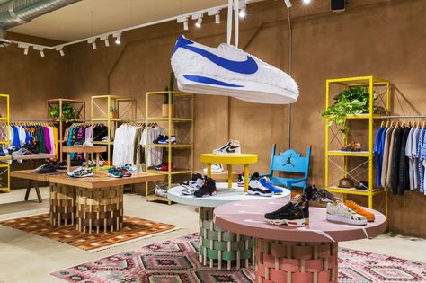 Converse Store, Racial Diversity, Sneaker Displays, Shoe Store Design, 2019 Runway, Store Interiors, Visual Culture, Sneaker Stores, Shoe Display