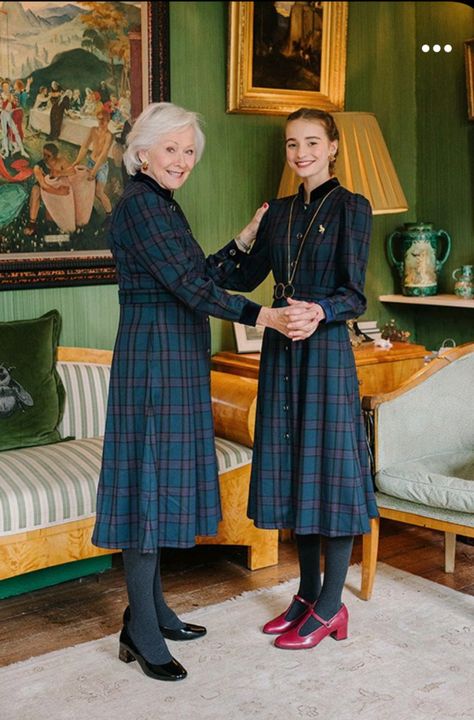 British Dress Style Women, Royal Family Outfits, Classic Dressing, Miss Patina, Scottish Style, Retro Heels, Best Gowns, Cable Knit Dress, Editorial Photos