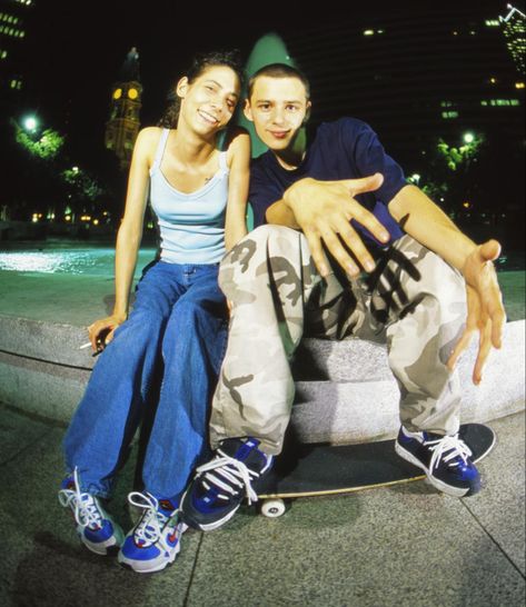 Early 2000s Skater Fashion, 90 Skater Aesthetic, 90s Skater Aesthetic Outfits, 2000s Skater Aesthetic, 80s Skater Aesthetic, Skate Style 90s, 90s Skate Style, 2000s Skater Fashion, 90s Poses