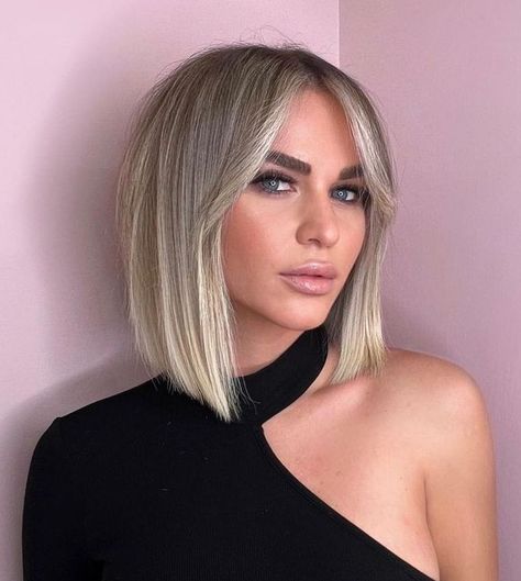 Straight Blonde Bob with Root Melt Platinum Balayage Bob, Dark Blonde Bobs, Longbob Hair, Blonde Balayage Bob, Straight Bob Hairstyles, Balayage Bob, Ash Blonde Balayage, Blonde Bob Hairstyles, Ash Blonde Hair