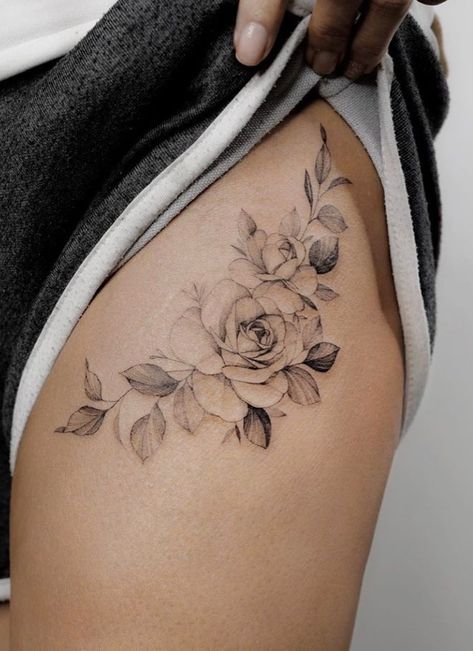 Roses Tattoo On Back, Roses Rib Tattoo, Shoulder Rose Tattoos For Women, Back Tattoo Flower, Elegant Rose Tattoo, Rose Tattoo Designs For Women, Roses Tattoo Design For Women, Roos Tattoo, Feminine Rose Tattoo