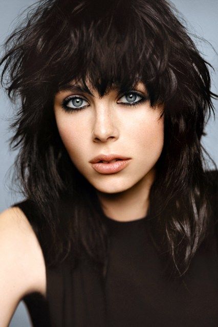 Edie Campbell is the newest face of Yves Saint Laurent fragrance, joining the likes of Emily Blunt and Jessica Chastain Rock And Roll Hairstyles, Rock And Roll Hair, Roll Hair, Rocker Hair, Edie Campbell, Rock Hairstyles, Roll Hairstyle, Estilo Rock, Shag Hairstyles