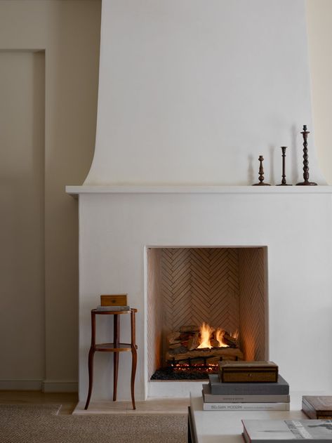 Window Over Fireplace, Writers Cabin, Fireplace In Dining Room, European Fireplace, Northern House, Rural Homestead, Den Fireplace, Lakeview House, Plaster Fireplace