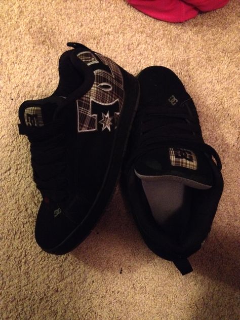 DC Shoes Men Lifestyle, Pretty Shoes Sneakers, Shoes Outfit Fashion, Funky Shoes, 2000s Fashion Outfits, Hype Shoes, Shoe Inspo, Swag Shoes, Dc Shoes