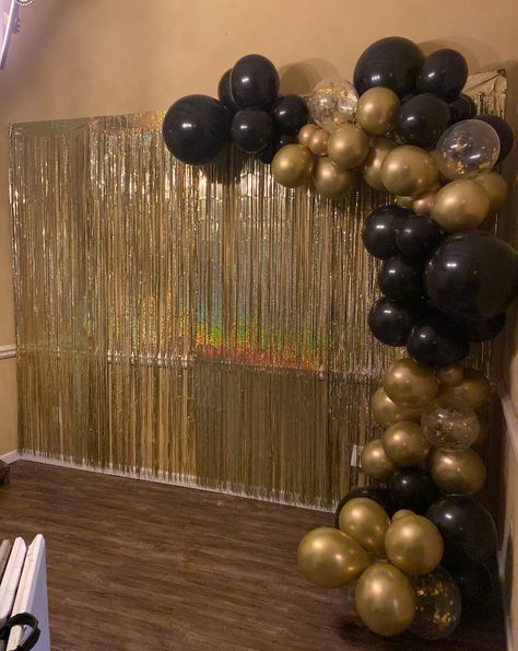 Black And Gold Party Theme Decoration, Black Gold Photo Booth, Black And Gold Engagement Party, Black And Gold Photo Booth, 21st Party Themes, Hosting Halloween, High School Graduation Party Themes, Black And Gold Backdrop, Gold Balloons Decorations