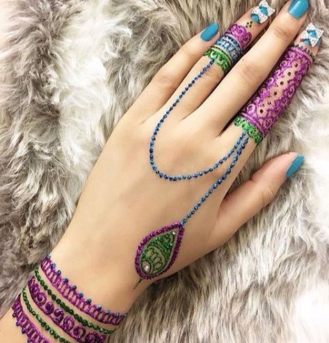 Glitter Mehndi, Colored Tattoos, Glitter Henna, White Henna Designs, Henna Color, Tato Henna, Beautiful Henna Designs, Mehndi Patterns, Best Mehndi Designs