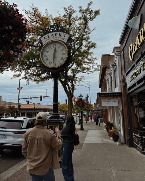 📍downtown Coeur d’Alene #falloutfit #fallstyle #fallvibes Idaho Aesthetic, Coeur D'alene Idaho, Coeur D'alene, 2025 Vision, Idaho, Vision Board, Real Estate, Collage, Pins