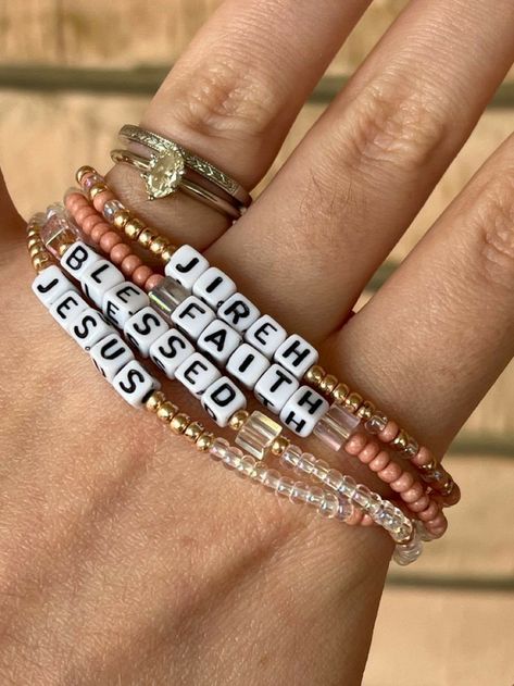 Popular Bracelets 2022, Christian Beaded Bracelets Words, Cute Christian Bracelets, Handmade Christian Gifts, Christian Jewelry Aesthetic, Christian Products To Sell, Christian Bracelets Diy, Christian Bracelet Ideas, Christian Beaded Bracelets