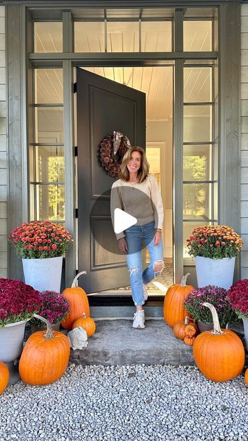 Sarah Richardson on Instagram: "Spend the day with me in the country! It’s sweater weather at last, I’m hitting the art 🖼️ tour in my little country hometown of @CreemoreOntario, running errands and… fall-ifying our entry at Starlight Farm 🌟. Join me and let’s go! @instagram #GTKM24

🤍 @purplehillsarts
🤍 @PeterAdamsart
🤍 @eakinsliz
🤍 @jessicatamlinart
🤍 @peter.dusek
🤍 @lagomdesignshops

#starlightfarm #sarahrichardson #sarahrichardsondesign #farm #farmhouse #farmhousedecor #homedecor #interiordesign #barnlife #autumn #autumnvibes #autumncolors #fall #falldecor #fallvibes #fallstyle" Spend The Day With Me, Sarah Richardson Design, Sarah Richardson, At Last, Sweater Weather, Fall Vibes, Join Me, Running Errands, Fall Colors